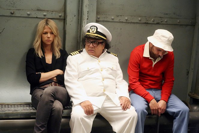 It's Always Sunny in Philadelphia - The Gang Goes to Hell - Van film - Kaitlin Olson, Danny DeVito, Charlie Day