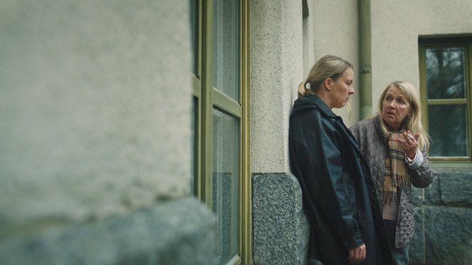 Pahan väri - Karvas jogurtti - De la película - Annastiina Gylling, Jaana Saarinen