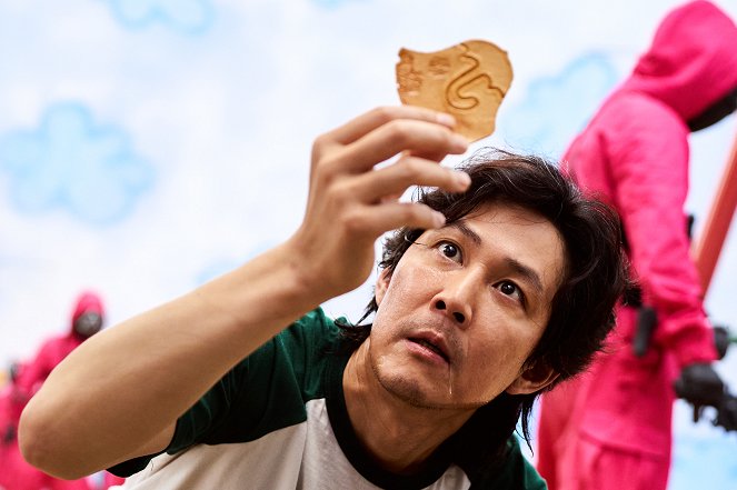 Ojingeo geim - Mies, jolla on sateenvarjo - Kuvat elokuvasta - Jung-jae Lee