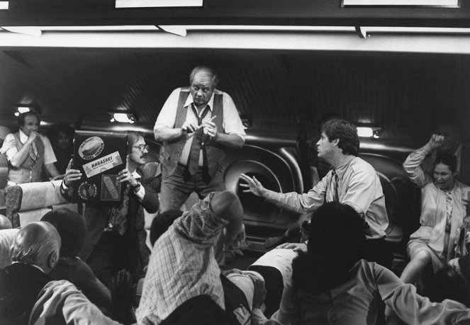 Airplane 2. - A folytatás - Filmfotók - Sonny Bono, Hugh Gillin, Robert Hays