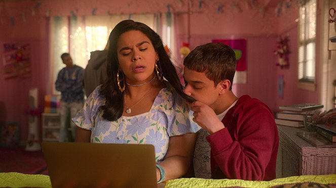 On My Block - Chapter Thirty-Five - Photos