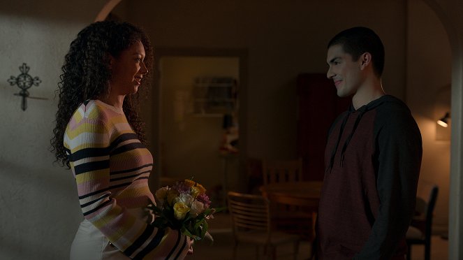 On My Block - Chapter Thirty-Seven - Photos