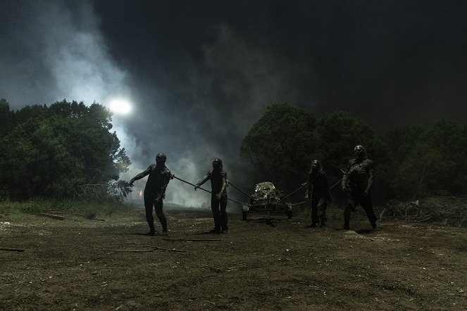 Fear the Walking Dead - Season 7 - The Beacon - Photos