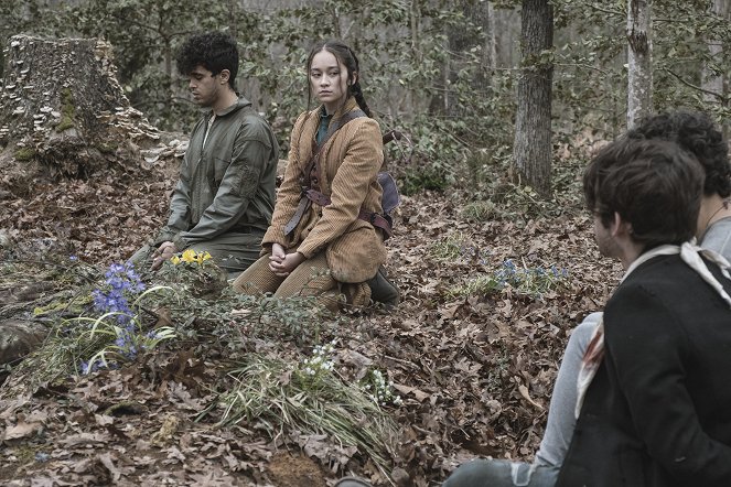 The Walking Dead: Nowy Świat - Rana wylotowa - Z filmu - Abubakr Ali, Madelyn Kientz