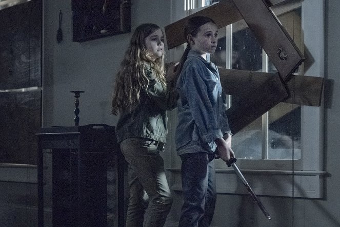 The Walking Dead - Offensive - Film - Anabelle Holloway, Cailey Fleming
