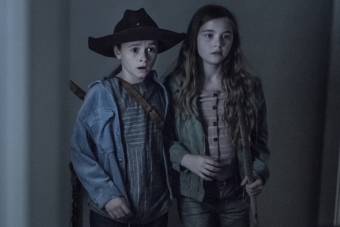 The Walking Dead - For Blood - Photos - Cailey Fleming, Anabelle Holloway