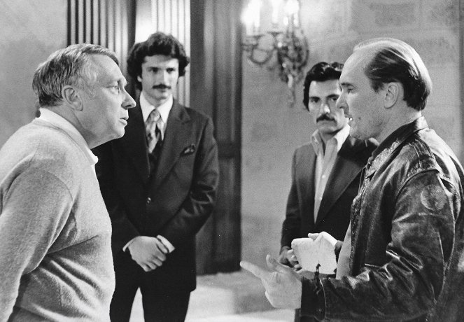 Police connection - Tournage - Howard W. Koch, Robert Miano, Robert Duvall