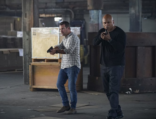 NCIS: Los Angeles - Season 13 - Indentured - Van film - Chris O'Donnell, LL Cool J