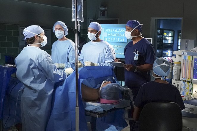 Grey's Anatomy - With a Little Help from My Friends - Van film - Jake Borelli, James Pickens Jr.