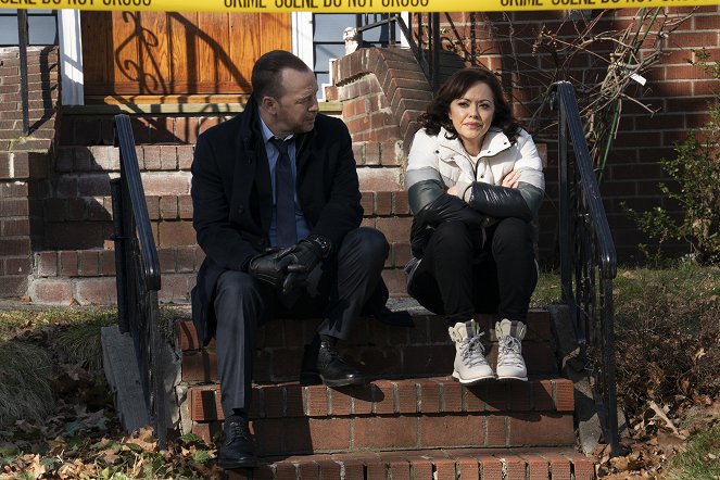Blue Bloods - Crime Scene New York - Season 11 - For Whom the Bell Tolls - Photos - Donnie Wahlberg, Marisa Ramirez