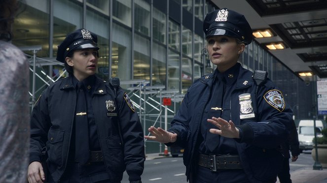 Blue Bloods - Crime Scene New York - The Common Good - Photos - Lauren Patten, Vanessa Ray