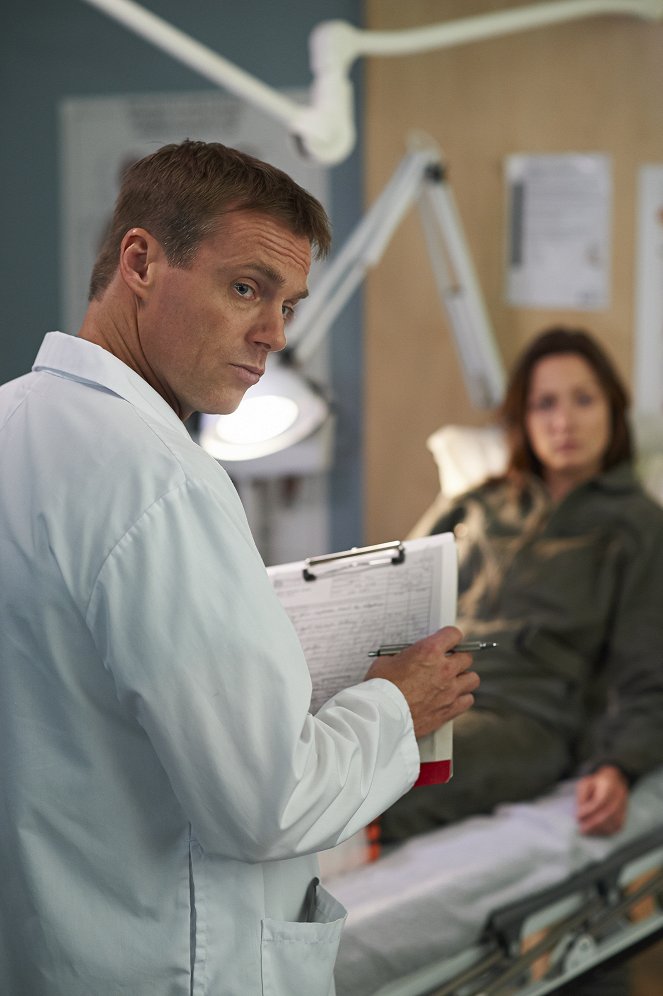 Saving Hope - Wide Awake - Photos