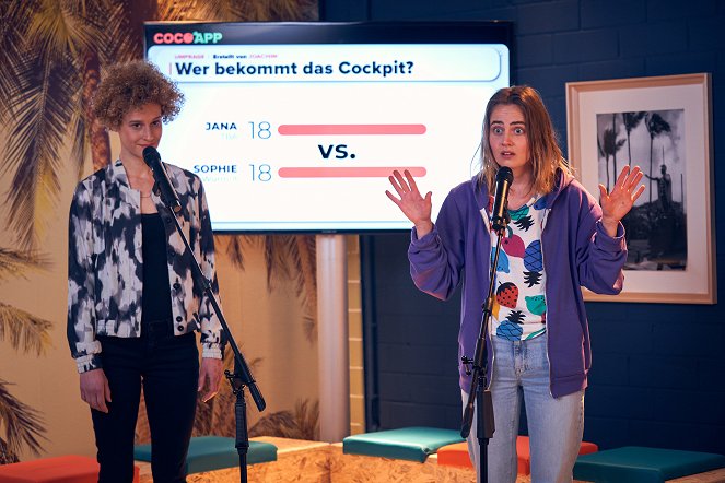 Start the Fck Up - Cockpit - Filmfotók - Karen Dahmen, Olga von Luckwald