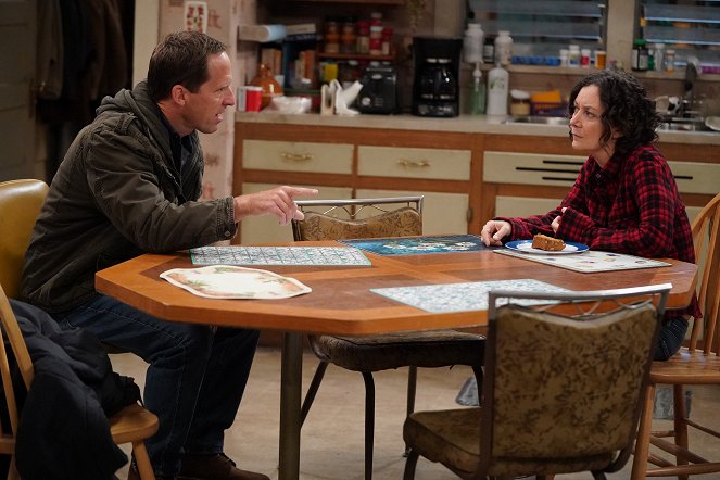 The Conners - Season 4 - Young Love, Old Love and Take This Job and Shove It - Van film - Nat Faxon, Sara Gilbert