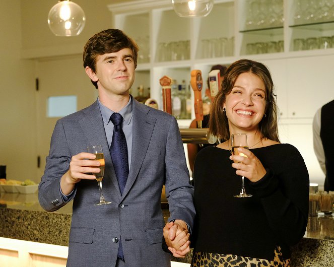 The Good Doctor - New Beginnings - Photos - Freddie Highmore, Paige Spara