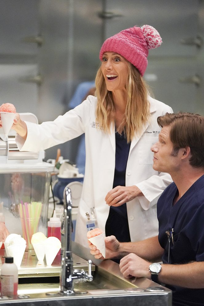 Grey's Anatomy - Season 18 - Hotter Than Hell - Photos - Kim Raver, Chris Carmack