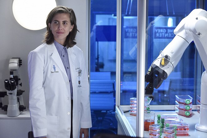 Grey's Anatomy - Season 18 - Bottle Up and Explode! - Photos - E.R. Fightmaster