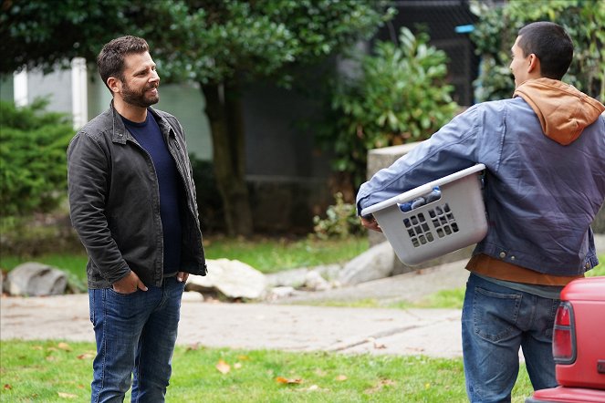 A Million Little Things - Season 4 - Six Months Later - Filmfotos - James Roday Rodriguez