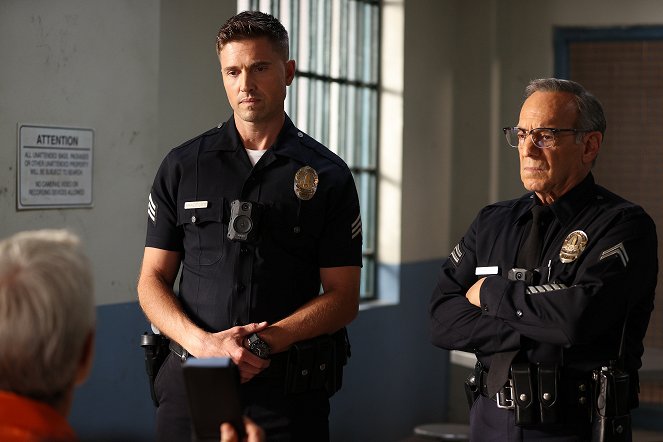 The Rookie - Season 4 - Poetic Justice - Photos - Eric Winter, Peter Onorati