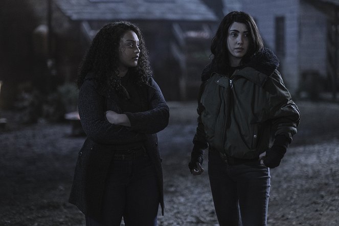 The Walking Dead: World Beyond - Family Is a Four Letter Word - Filmfotos - Aliyah Royale, Alexa Mansour