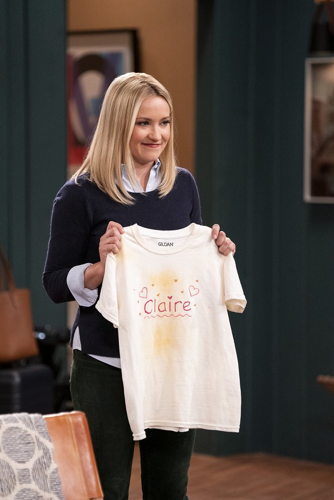 Pretty Smart - Guess What?! Claire’s Sister Is Coming! - Photos - Emily Osment