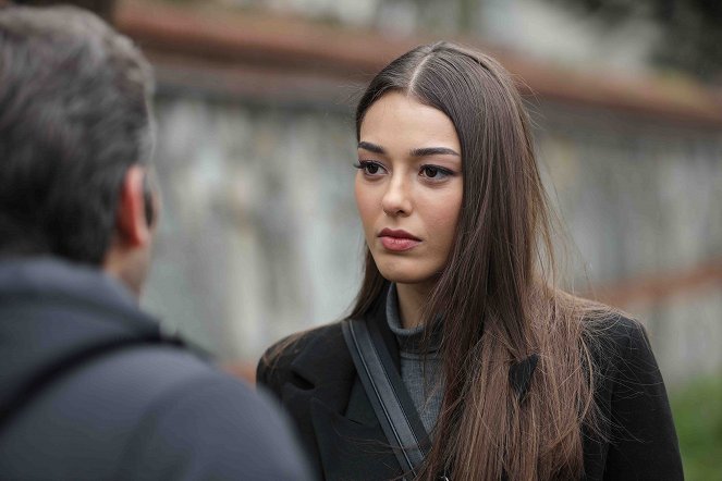 Alev Alev - Episode 21 - De la película - Dilan Çiçek Deniz