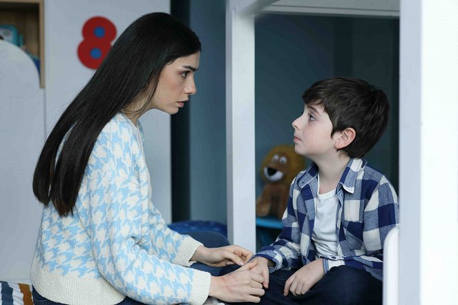 Alev Alev - Episode 21 - De la película - Hazar Ergüçlü, Kaan Şener