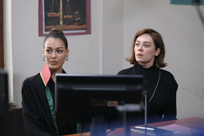 Alev Alev - Episode 12 - De la película - Dilan Çiçek Deniz, Demet Evgar