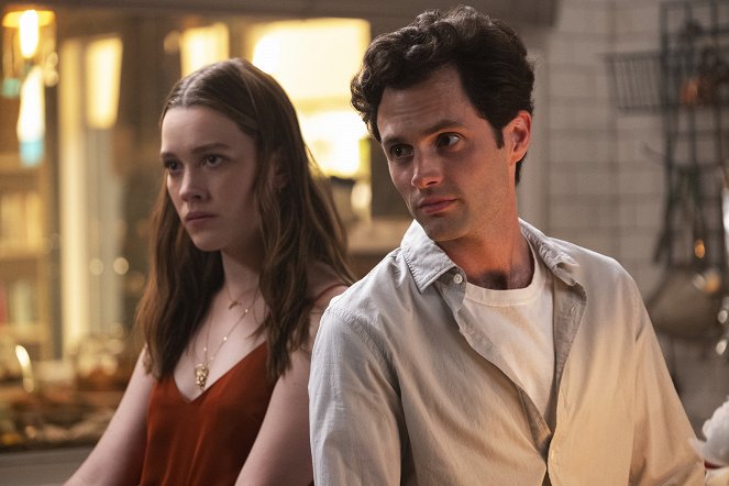 You - Season 2 - The Good, the Bad, & the Hendy - Photos - Victoria Pedretti, Penn Badgley