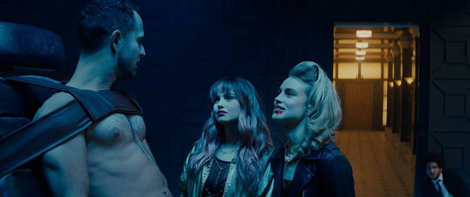 Noční zuby - Z filmu - Hunter Burke, Debby Ryan, Lucy Fry