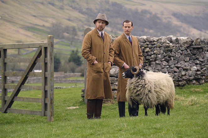 All Creatures Great and Small - Season 2 - Where the Heart Is - Photos - Samuel West, Nicholas Ralph