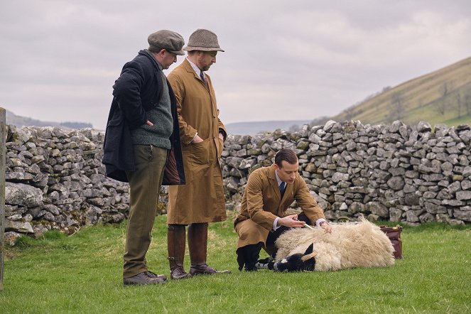 Der Doktor und das liebe Vieh - Season 2 - Eine zweite Chance - Filmfotos - Samuel West, Nicholas Ralph