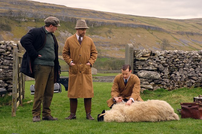 Der Doktor und das liebe Vieh - Season 2 - Eine zweite Chance - Filmfotos - Samuel West, Nicholas Ralph