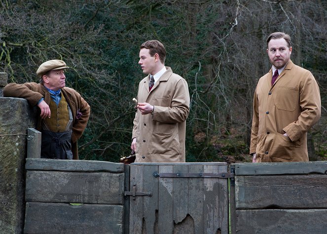 All Creatures Great and Small - Season 2 - Semper Progrediens - Photos - Callum Woodhouse, Samuel West