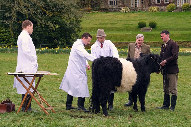 Der Doktor und das liebe Vieh - Die Kuh des Colonels - Filmfotos - Nicholas Ralph, Samuel West, James Fleet