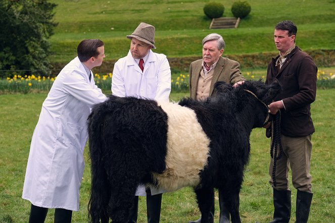 Der Doktor und das liebe Vieh - Season 2 - Die Kuh des Colonels - Filmfotos - Samuel West, James Fleet