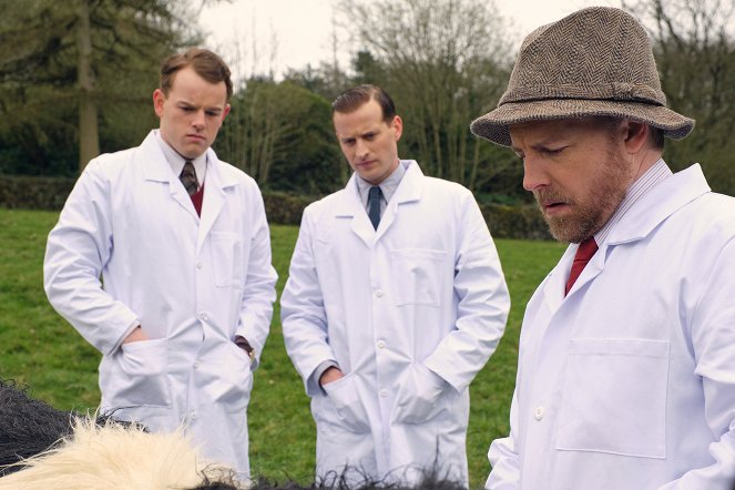Der Doktor und das liebe Vieh - Season 2 - Die Kuh des Colonels - Filmfotos - Callum Woodhouse, Nicholas Ralph, Samuel West