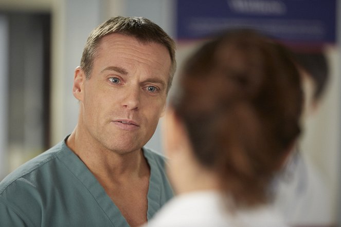 Saving Hope - Remains of the Day - Van film