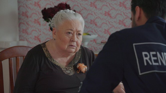 Keresztanyu - Ultimátum - De la película - Piroska Molnár