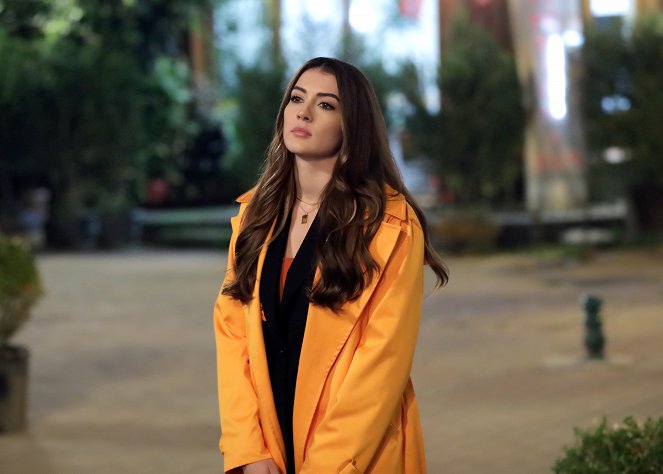 Aşk Mantık İntikam - Episode 19 - De la película - Burcu Özberk