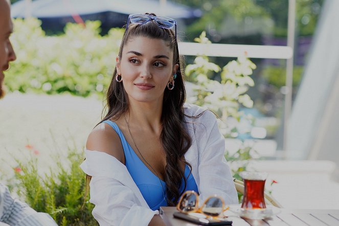 You Knock on My Door - Episode 10 - Photos - Hande Erçel