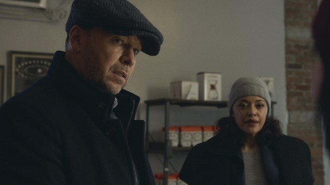 Blue Bloods - Crime Scene New York - Season 11 - Guardian Angels - Photos - Donnie Wahlberg, Marisa Ramirez