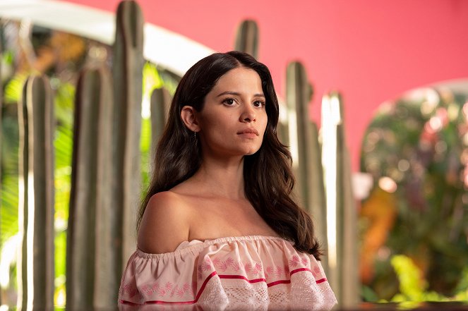 Acapulco - Season 1 - Pilot - Filmfotos - Camila Perez