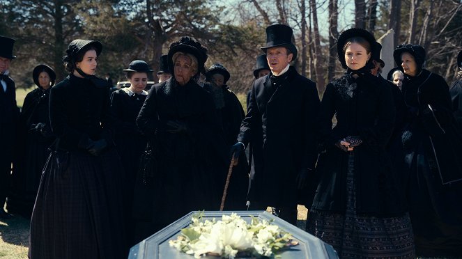 Dickinson - “Hope” Is the Thing with Feathers - De la película