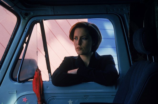 The X-Files - Season 7 - The Amazing Maleeni - Photos - Gillian Anderson