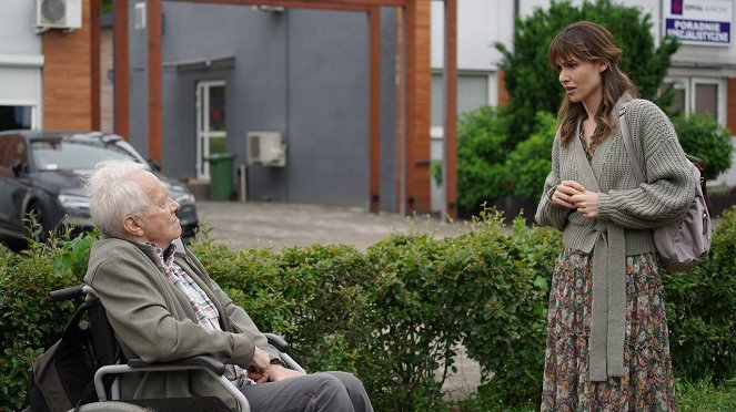 Na dobre i na złe - Kiedy nastąpi koniec świata, po prostu rusz przed siebie - Photos - Zdzislaw Wardejn, Marta Zmuda Trzebiatowska