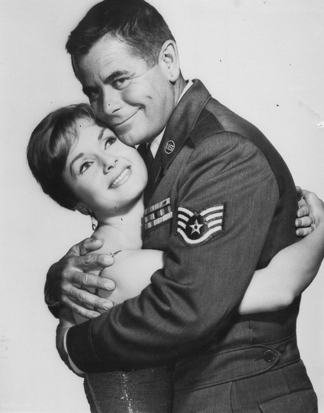 Se alkoi suudelmasta - Promokuvat - Debbie Reynolds, Glenn Ford