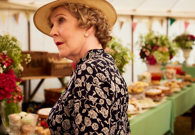 All Creatures Great and Small - Season 2 - The Last Man In - Photos - Patricia Hodge