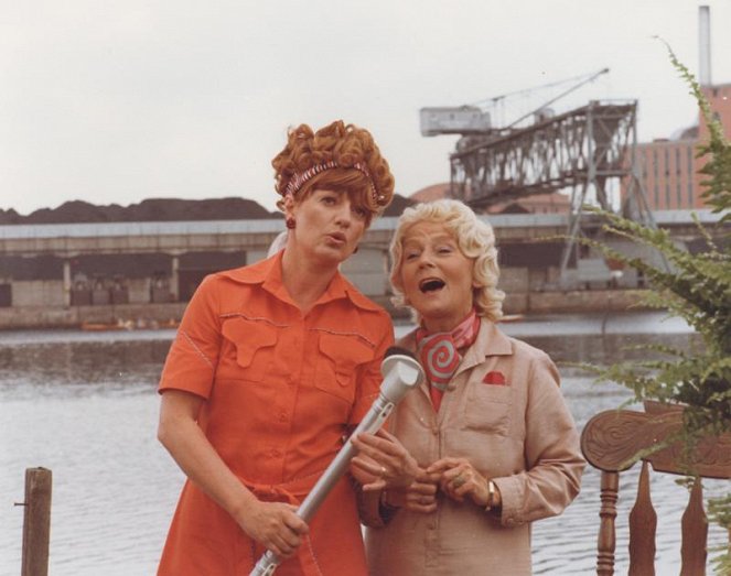 Familien Gyldenkål vinder valget - Filmfotos - Kirsten Walther, Karen Lykkehus