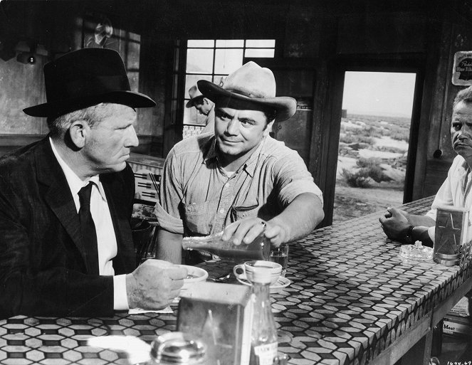 Czarny dzien w Black Rock - Z filmu - Spencer Tracy, Ernest Borgnine